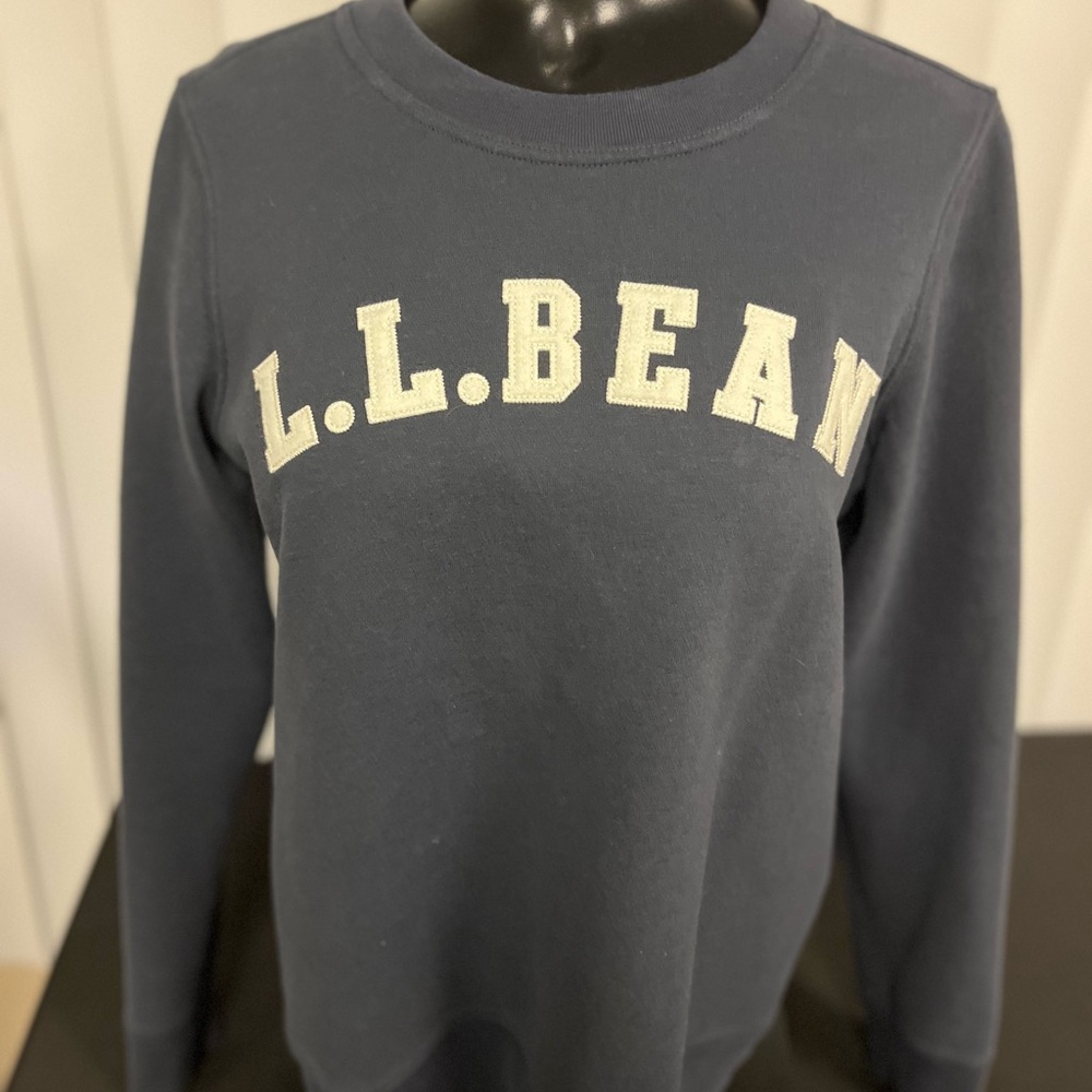 Women’s L.L. Bean 1912 crewneck logo sweatshirt, size medium ￼